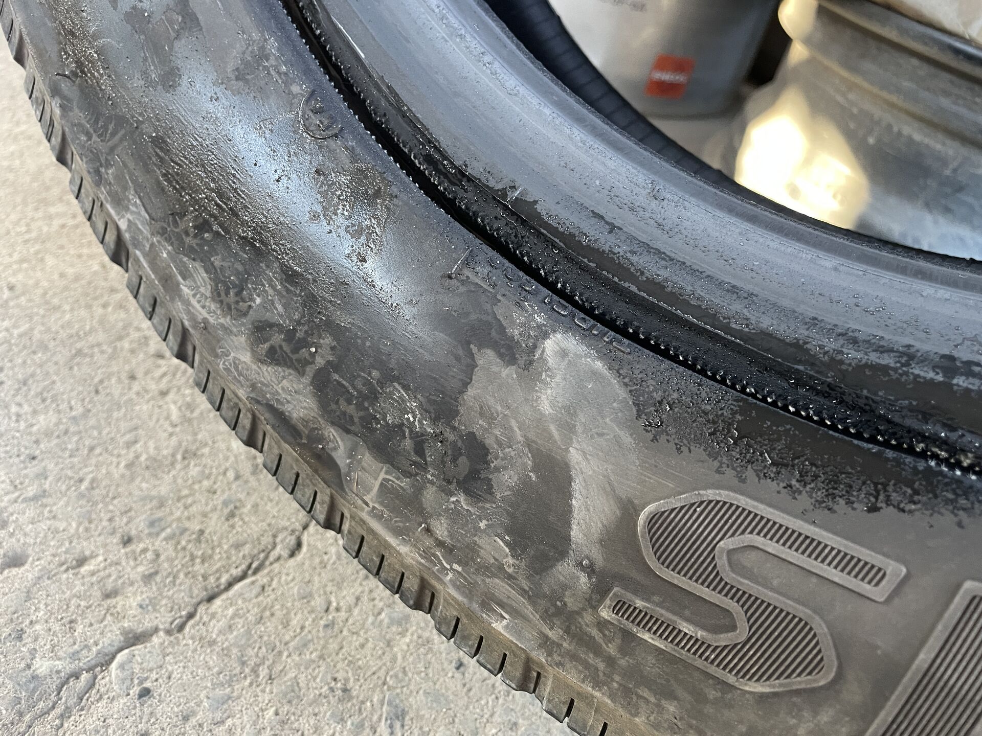 556C9D6E-11A7-437F-B7AB-CE85913A04BD